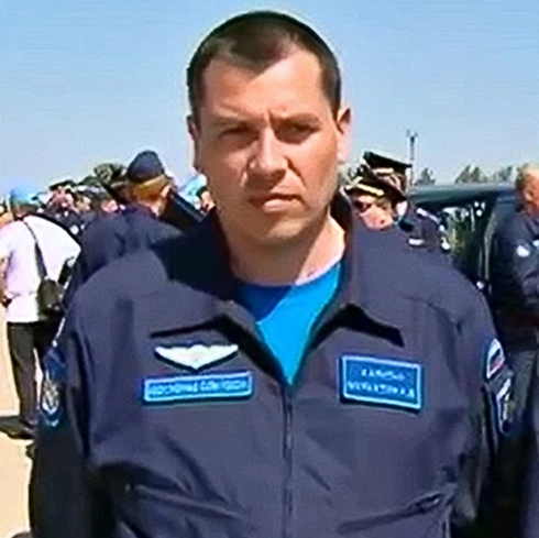 הטייס הרוסי קונסטנטין מוראחטין ()