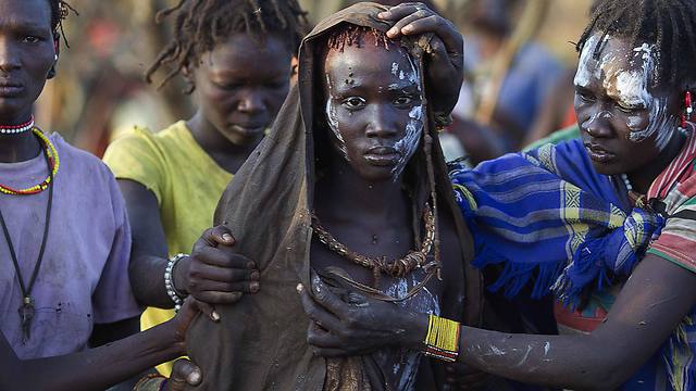 ארכיון. טקס מילת נשים בקניה (צילום: רויטרס) (צילום: רויטרס)
