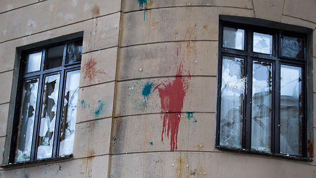 Paint thrown at the Turkish embassy in Mosocw (Photo: AP)