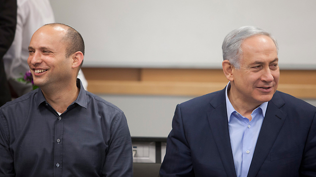 Bennett (L) and Netanyahu. Confusion of roles (Photo: Moti Milrod)