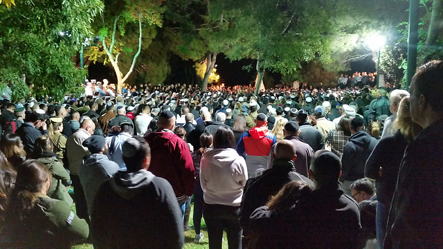 מאות בהלווייה בהר הרצל (צילום: אלי מנדלבאום) (צילום: אלי מנדלבאום)