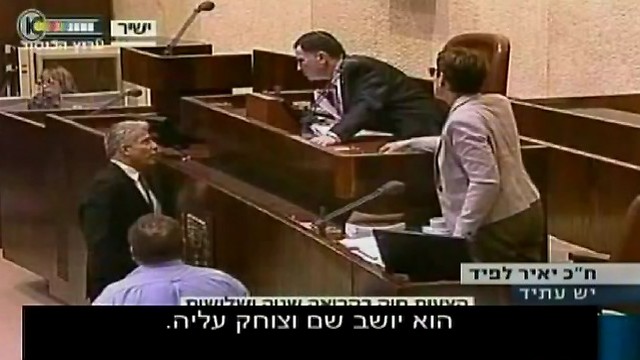 Yesh Atid party leader Lapid demanding Knesset Speaker Yuli Edelstein to remove Oren Hazan from the plenum after his comments at Elharar (Photo: Knesset channel)
