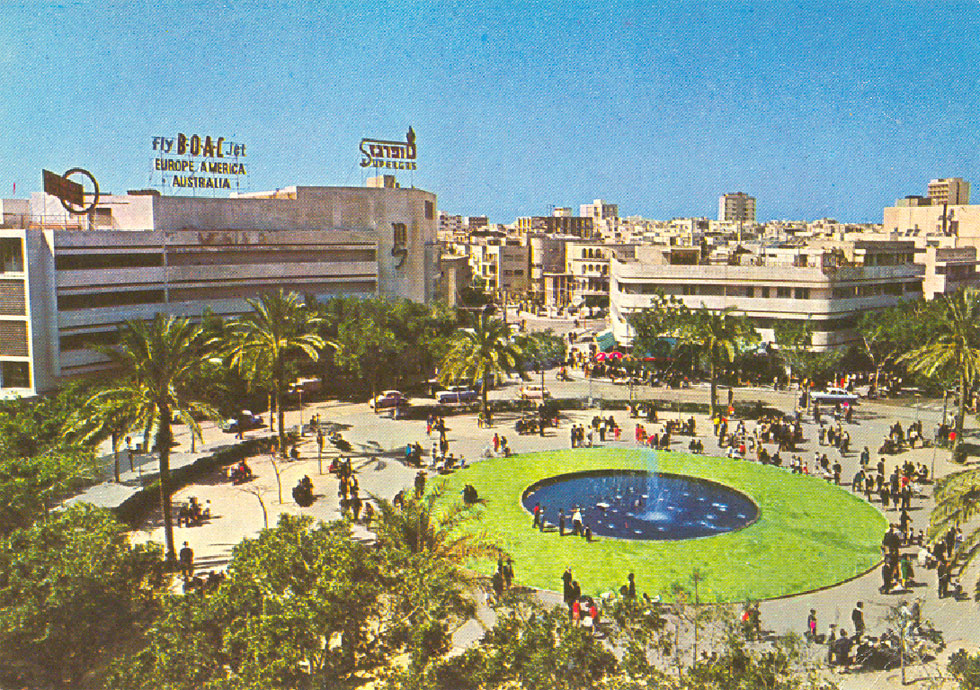 הגעגוע הקולקטיבי לדימוי הזה של תל אביב הקטנה לא ייענה בכיכר החדשה. ''הכיכר החדשה היא מלאכת מחשבת'', מכריזה מוריה (אוסף ארכיון אדריכלות ישראל)