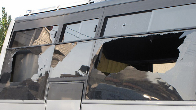 האוטובוס עליו ירו הנערים. אחד הורשע, אחד זוכה מחמת הספק (צילום: אתר panet) (צילום: אתר panet)