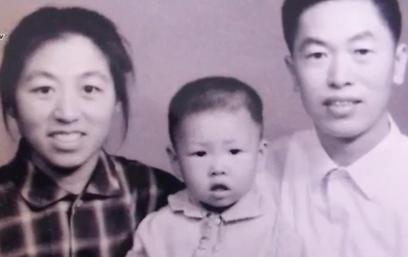 Chai as a child with his parents. 'They thought that I joined an evil cult and I went to an evil country' (Photo: Orot)