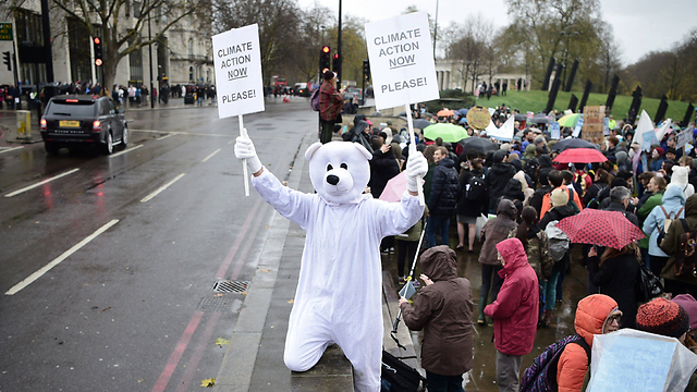 מחאה בלונדון לקראת ועידת האקלים (צילום: AFP) (צילום: AFP)