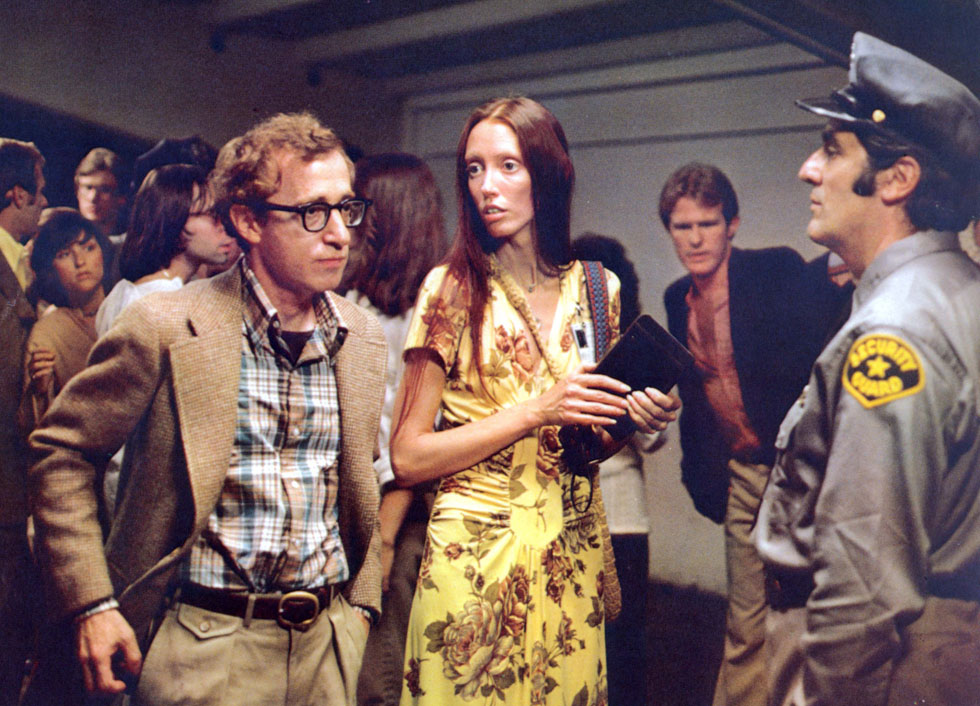 משקפי פלסטיק עם מסגרת כהה וחולצות בדוגמת משבצות. וודי אלן ושלי דובאל בסרט "הרומן שלי עם אנני", 1977 (צילום: rex/asap creative)
