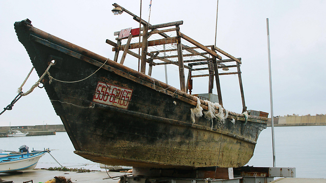 אחת הסירות שנמצאו. וואג'ימה (צילום: AP, Kyodo News) (צילום: AP, Kyodo News)