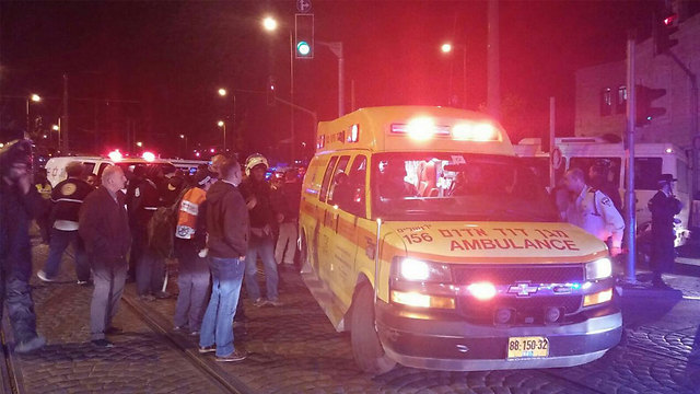 שוטר נפצע בינוני אמש בפיגוע בשער שכם (צילום: דוברות מד''א) (צילום: דוברות מד''א)