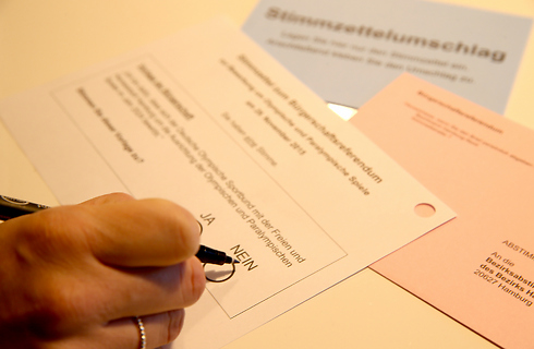 מצביעים במשאל העם של המבורג (צילום: gettyimages) (צילום: gettyimages)