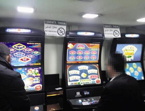מכונות הימורים של מפעל הפיס בשכונה בירושלים ()