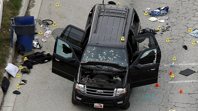 רכב המילוט, הוא נהג היא ירתה בשוטרים (צילום: רויטרס) (צילום: רויטרס)