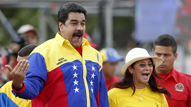 הוא לא מודאג. נשיא ונצואלה מדורו ורעייתו סיליה, ששני אחייניה נעצרו בארה"ב בגין סחר בקוקאין (צילום: רויטרס) (צילום: רויטרס)