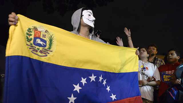Opposition supporters in the street (Photo: AFP)