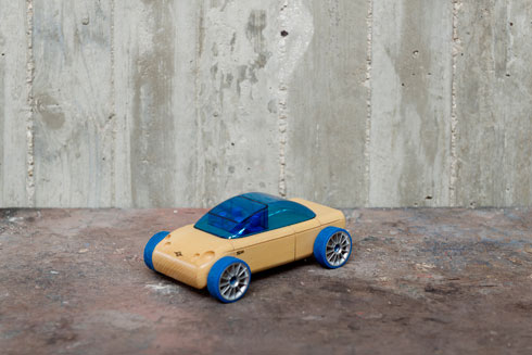 Automoblox, מכוניות מעץ ופלסטיק, בעיצוב Patrick Calello (צילום: גדעון לוין)