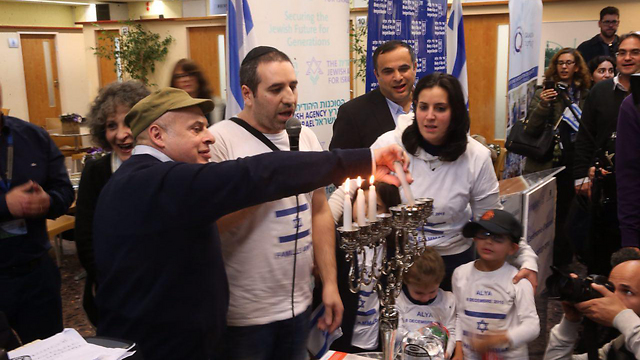 Celebrating Hanukkah with Jewish Agency Chairperson Natan Sharansky (Photo: Moti Kimchi)