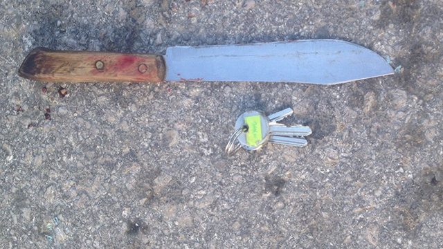 Knife found in the possession of the attacker at Halhul junction (Photo: IDF Spokesman)