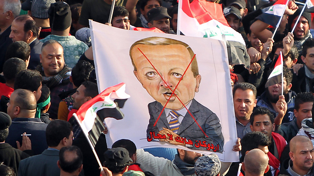 "ארדואן לך לעזאזל". מפגינים בבגדד (צילום: AFP) (צילום: AFP)