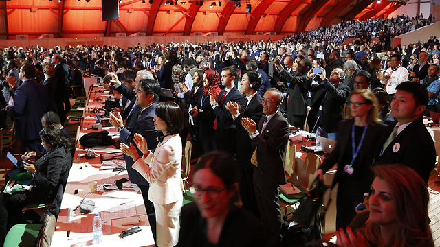 חתימת הסכם האקלים בפריז, 2015 (צילום: AFP) (צילום: AFP)