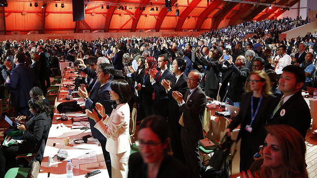 רגע היסטורי. חתימת הסכם האקלים בפריז (צילום: AFP) (צילום: AFP)