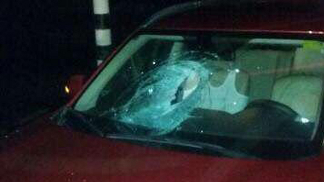 The car's shattered windshield (Photo: TPS)