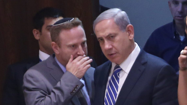 Harow and Netanyahu (Photo: Alex Kolomoisky)