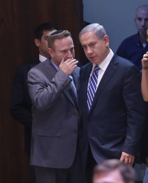 Harow and Netanyahu (Photo: Alex Kolomoisky)