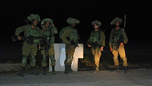 כוחות צה"ל בגבול הרצועה, הערב (צילום: בראל אפרים) (צילום: בראל אפרים)
