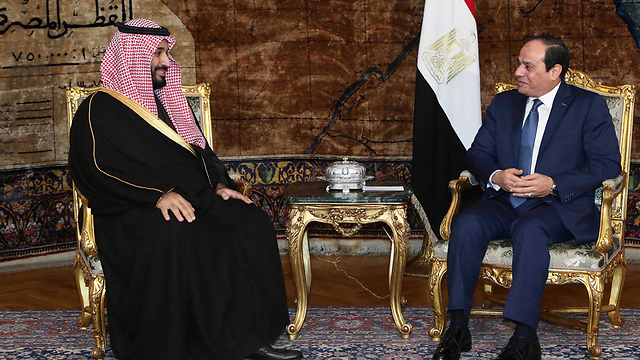 עם נשיא מצרים עבד אל-פתאח א-סיסי (צילום: EPA) (צילום: EPA)