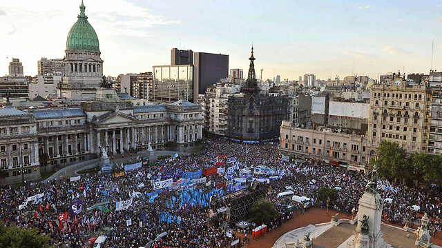 הפגנה נגד הנשיא בבואנוס איירס, ארכיון (צילום: AFP) (צילום: AFP)