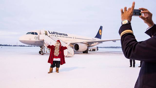בלופטהנזה מחזירים את סנטה קלאוס לביתו שבפינלנד ()