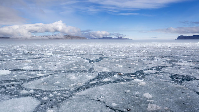 קרחונים נמסים בגרינלנד (צילום: shutterstock) (צילום: shutterstock)