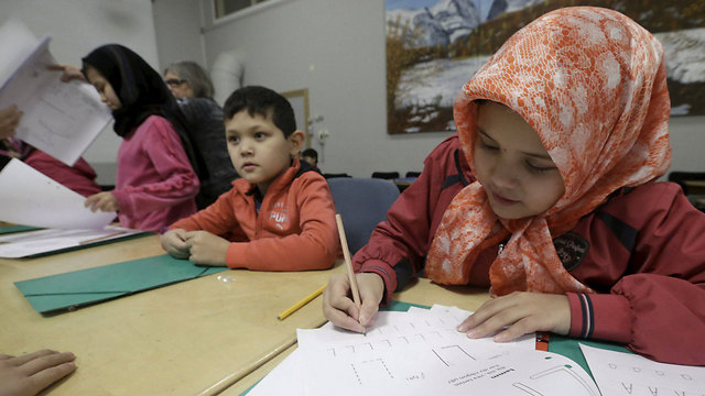 פליטים סורים לומדים בשבדיה. "גם הם לא רוצים דת בפוליטיקה" (צילום: רויטרס) (צילום: רויטרס)