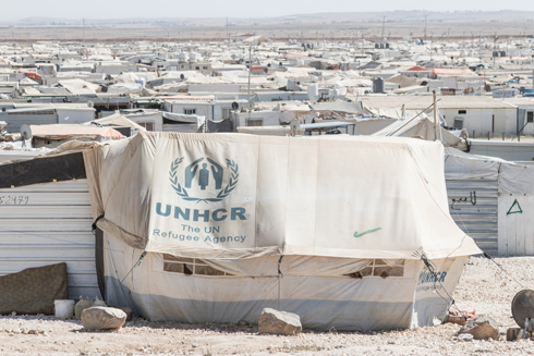 מחנה הפליטים זעטרי בירדן. מפגש של אוהלים, פחונים ומבנים מושקעים יותר (צילום: UNHCR/Herwig)
