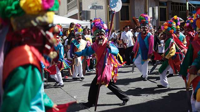 תחפושות וריקודים לקראת החג במכסיקו (צילום: AFP) (צילום: AFP)