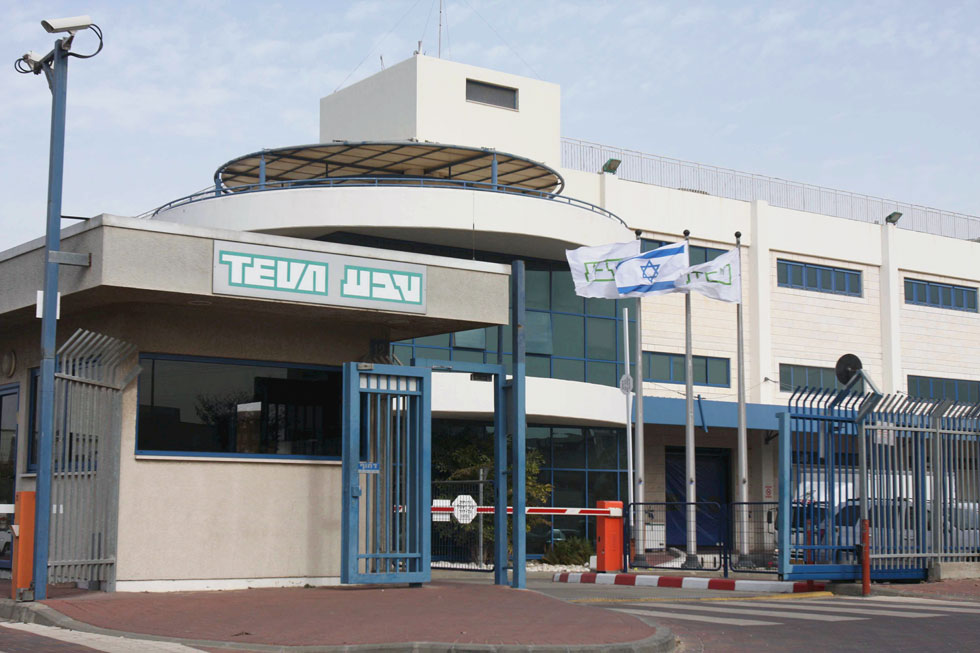 בניין ''טבע'' בפולג, בדרום נתניה. חברת התרופות בונה את המרכז שלה בישראל סמוך לכביש 4, בצפון-מזרח רעננה. פעם ''קומברס'' התכווה לבנות עליו (צילום: נמרוד גליקמן)