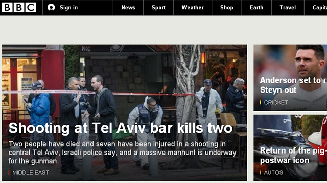שני הרוגים בירי בבר בתל-אביב. הכותרת הראשית של BBC ()