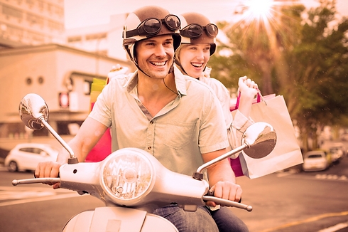 יעיל, עירוני ולא מתלהב. רוכב הקטנוע הוא החבר שתמיד רצית (צילום: Shutterstock) (צילום: Shutterstock)