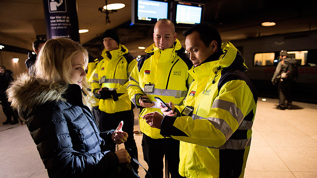 בדיקות ביטחוניות בבירת דנמרק קופנהגן (צילום: EPA) (צילום: EPA)