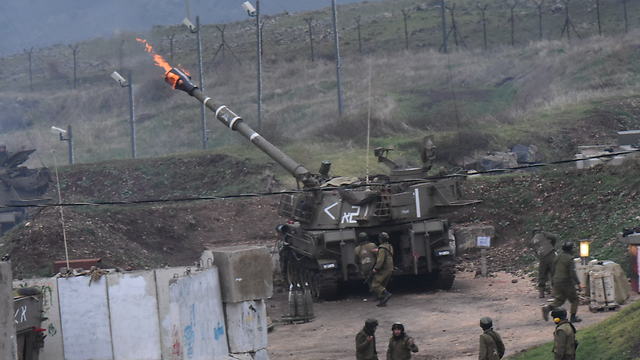 Artillery fire at the border on Monday (Photo: Avihu Shapira)