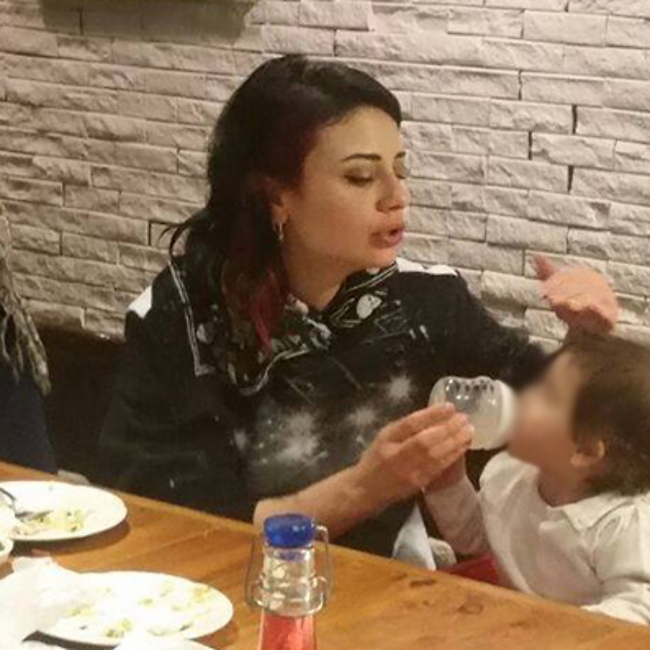 שומר המסך החדש שלנו. נינט טייב והבת אמיליה (צילום: נשמות טובות)