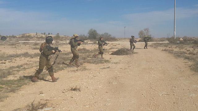 IDF troops preparing along the Egyptian border. (Photo: Roi Idan)