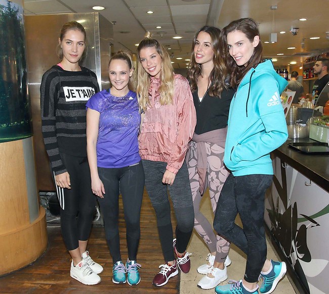 המורה הכי טובה בעולם! יעל גולדמן, ירדן הראל, לירן כוהנר, ג'ני צ'רוואני ורוני דואני (צילום: ענת מוסברג)