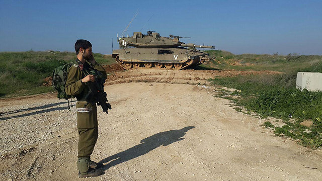 IDF troops on the Gaza border (Photo: Roee Idan)