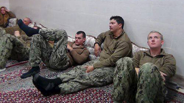 המלחים ששוחררו על ידי האיראנים (צילום: רויטרס) (צילום: רויטרס)