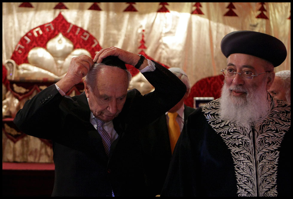 עם הרב שלמה עמאר בחגיגת המימונה בירושלים, 2011 (צילום: אלכס קולומויסקי)