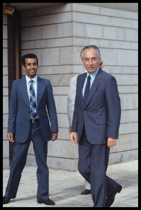 עם עמי גלוסקא, מזכיר הנשיא, 1987 (צילום: דוד רובינגר)