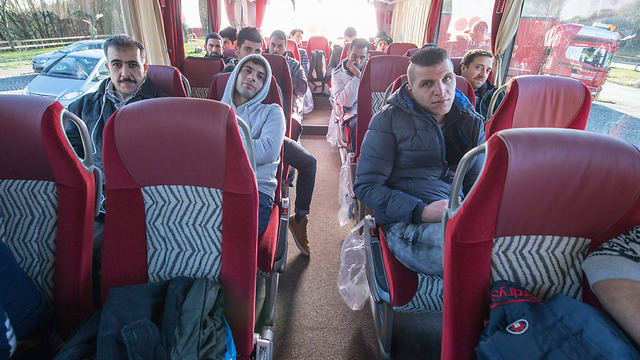 אוטובוס פליטים בגרמניה (צילום: EPA) (צילום: EPA)