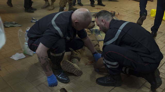 Medical personnel treating wounded during terror attack on Burkina Faso hotel (Photo: AFP)