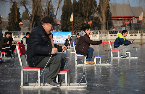 מרוץ מזחלות בקרח, בייג'ינג (צילום: EPA) (צילום: EPA)